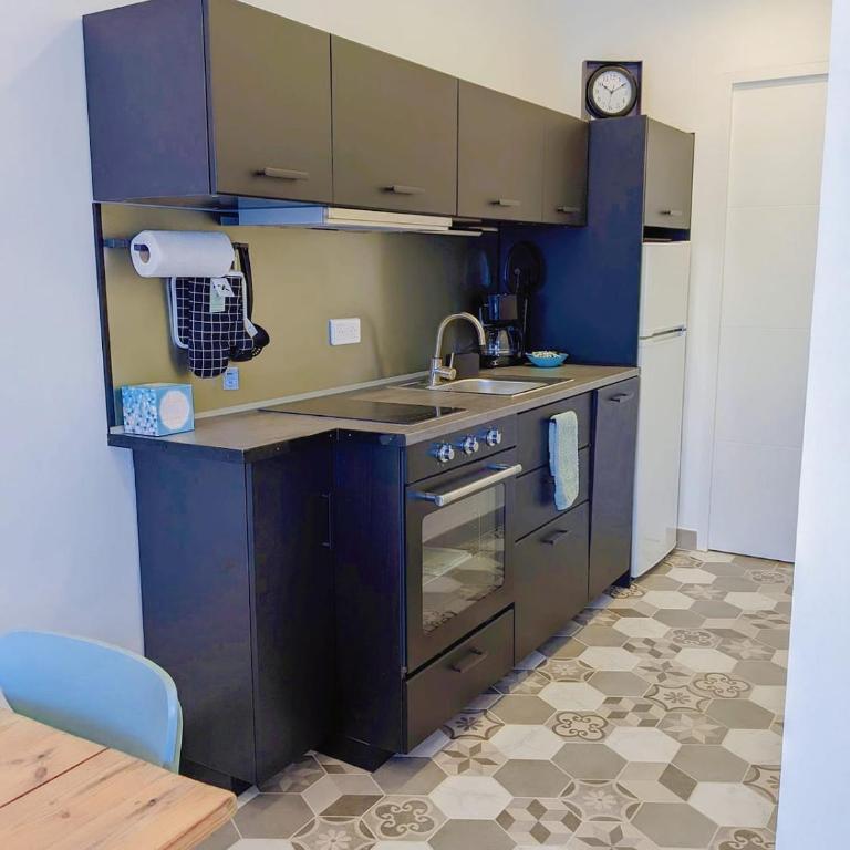 Le Stud Thau - Three-Bedroom Apartment - 8