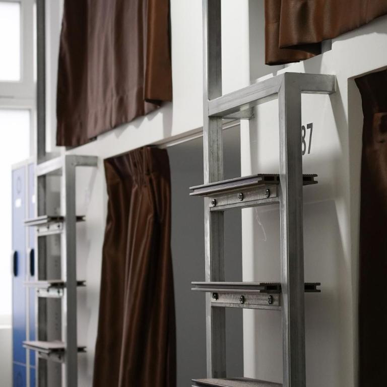 Beach & Arts Hostel Valencia - Bed in 8-Bed Dormitory Room - 10