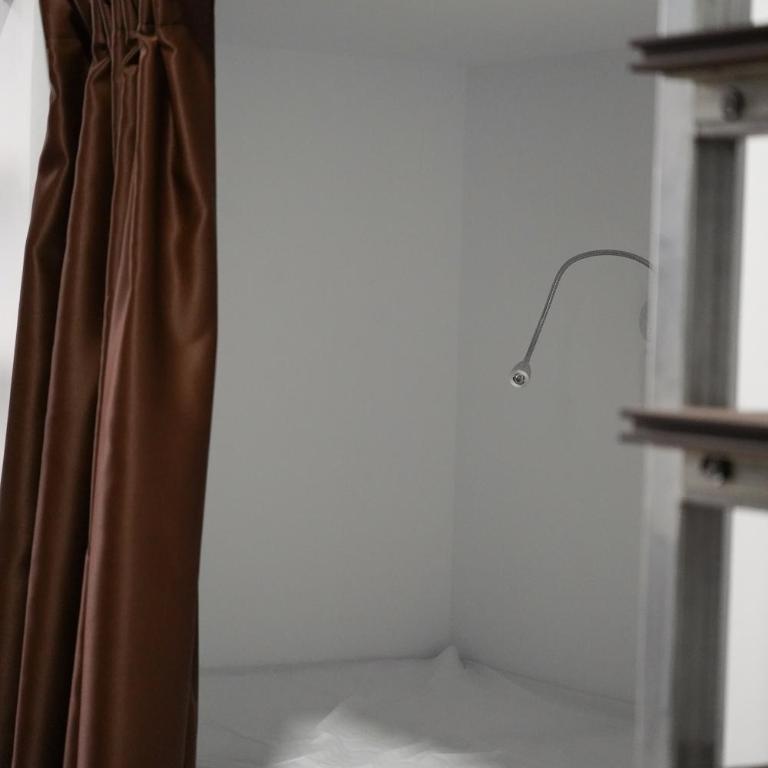 Beach & Arts Hostel Valencia - Bed in 8-Bed Dormitory Room - 8