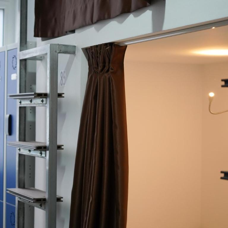 Beach & Arts Hostel Valencia - Bed in 8-Bed Dormitory Room - 7