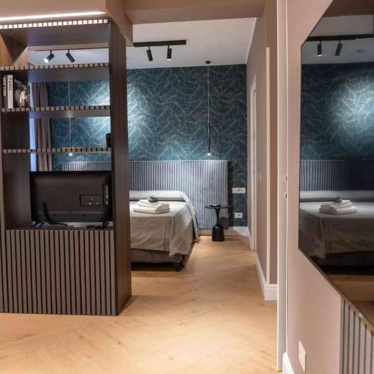 Flat Urban Suites - Family Suite with Balcony - 1
