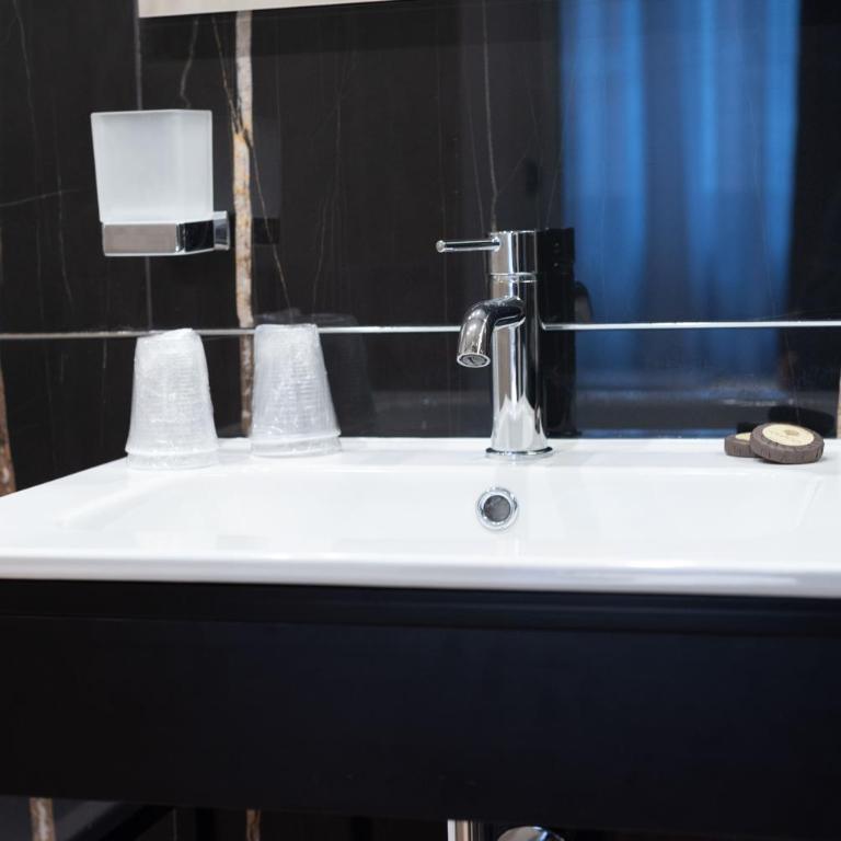 Flat Urban Suites - Family Suite with Balcony - 24