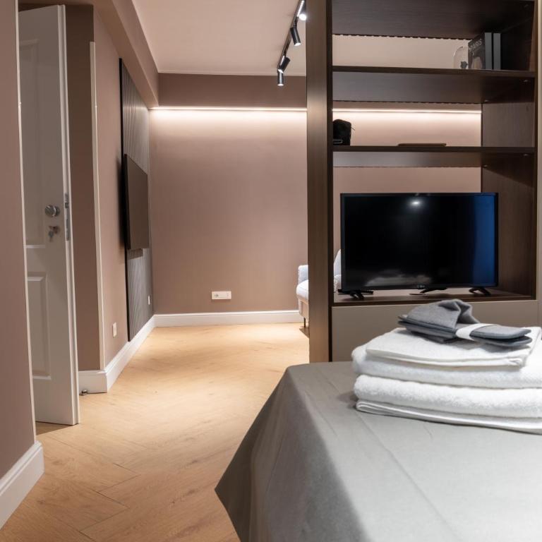 Flat Urban Suites - Family Suite with Balcony - 23