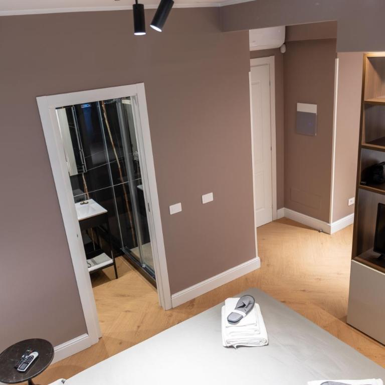 Flat Urban Suites - Family Suite with Balcony - 26