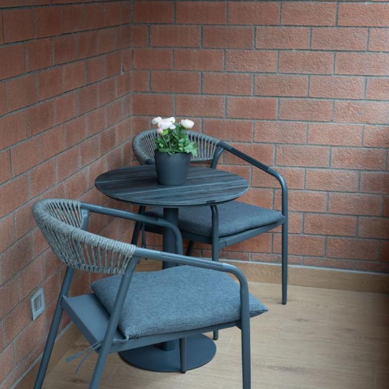 Flat Urban Suites - Family Suite with Balcony - 13