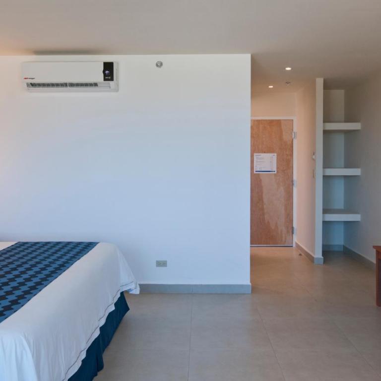 Holiday Inn Express Cabo San Lucas by IHG - Habitación Estándar con cama extragrande y espacio adicional - 5