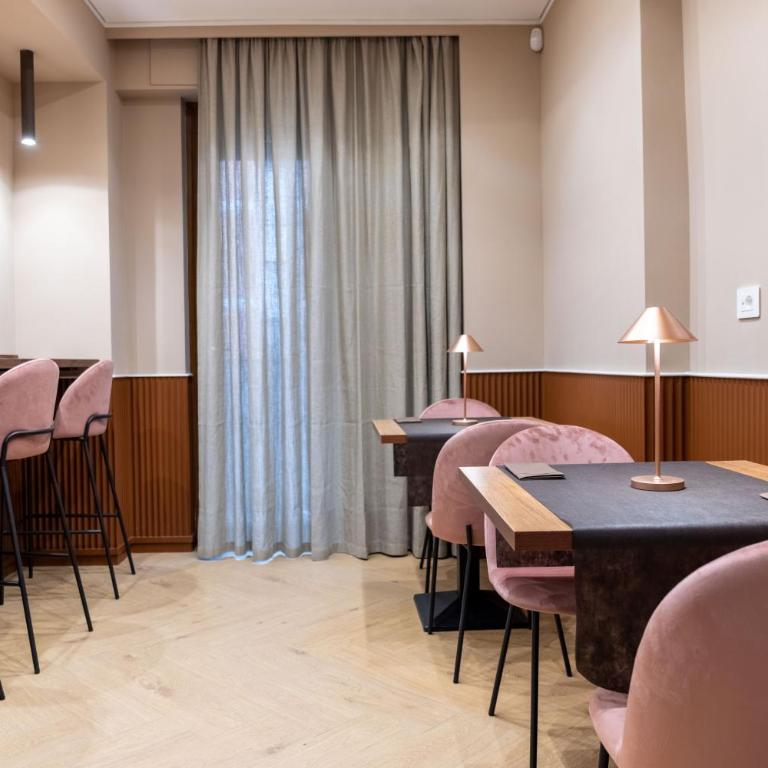 Flat Urban Suites - Family Suite with Balcony - 9