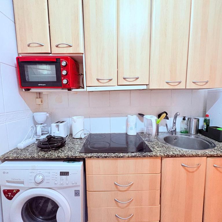 Amazing and stylish flat for 4 people with breakfast included 2 blocks away from Poblenou beach - One-Bedroom Apartment - 32
