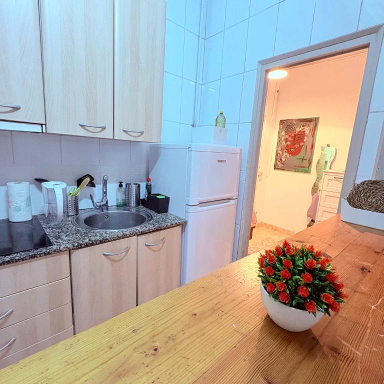 Amazing and stylish flat for 4 people with breakfast included 2 blocks away from Poblenou beach - One-Bedroom Apartment - 8