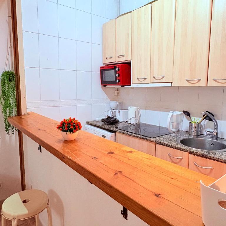Amazing and stylish flat for 4 people with breakfast included 2 blocks away from Poblenou beach - One-Bedroom Apartment - 6