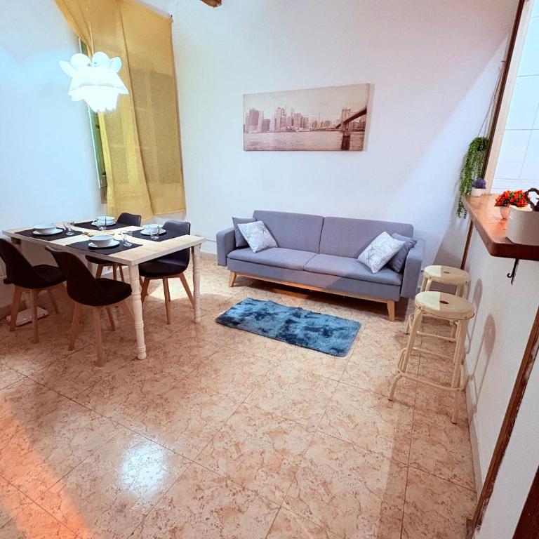 Amazing and stylish flat for 4 people with breakfast included 2 blocks away from Poblenou beach - One-Bedroom Apartment - 55