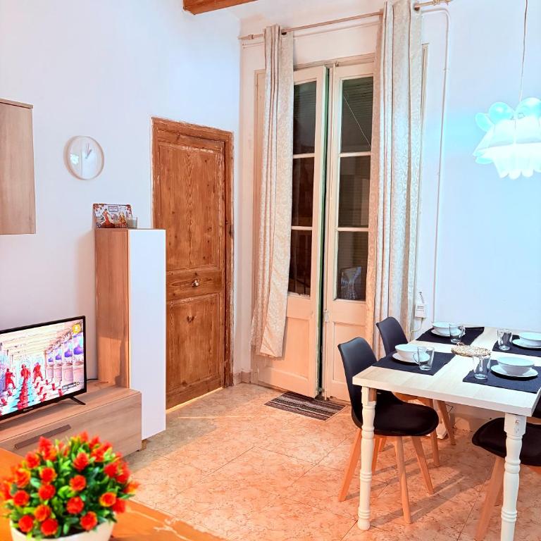 Amazing and stylish flat for 4 people with breakfast included 2 blocks away from Poblenou beach - One-Bedroom Apartment - 43