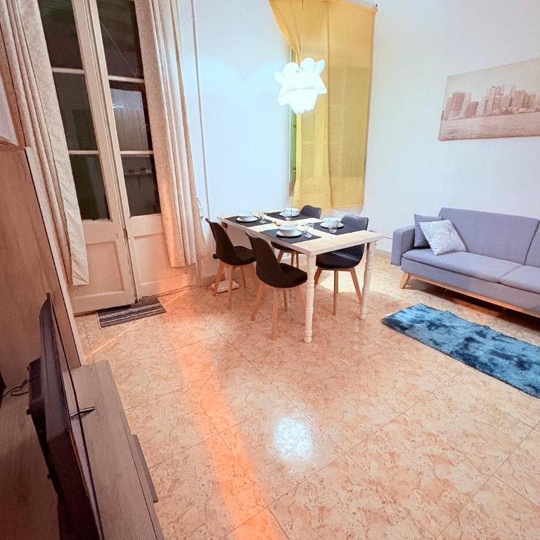 Amazing and stylish flat for 4 people with breakfast included 2 blocks away from Poblenou beach - One-Bedroom Apartment - 50