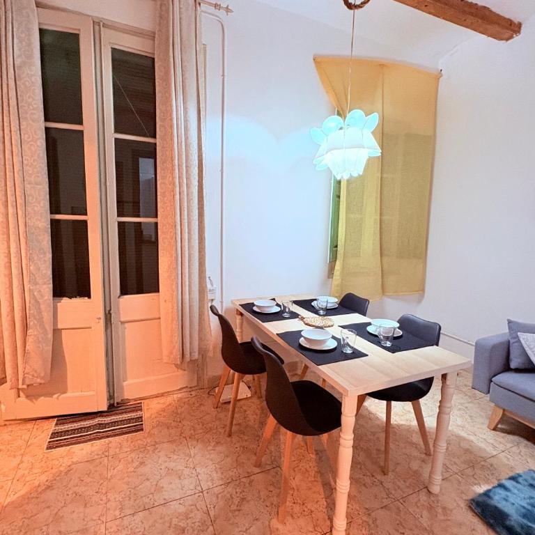 Amazing and stylish flat for 4 people with breakfast included 2 blocks away from Poblenou beach - One-Bedroom Apartment - 56