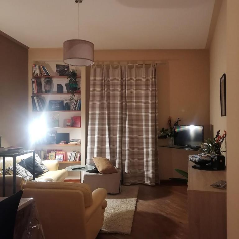 Cuore Urbano - Appartamento con 2 Camere da Letto e Balcone - 15