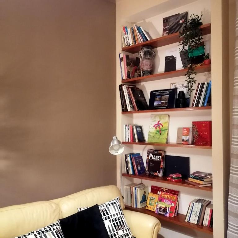 Cuore Urbano - Appartamento con 2 Camere da Letto e Balcone - 13