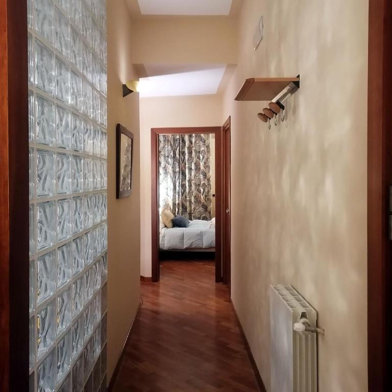Cuore Urbano - Appartamento con 2 Camere da Letto e Balcone - 20