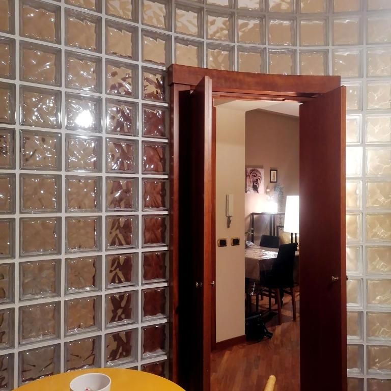 Cuore Urbano - Appartamento con 2 Camere da Letto e Balcone - 19