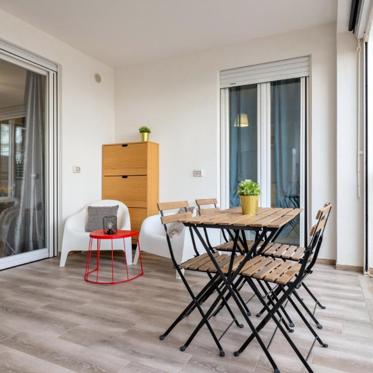 Relaxing Family Apt 250m from Beach & Free Garage - Two-Bedroom Apartment with Terrace - 38