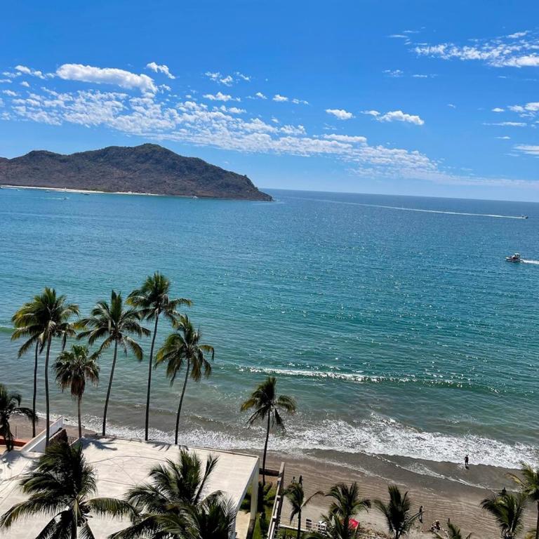 Luxury apartment with an ocean view - Golden Zone - - Three-Bedroom Apartment - 4