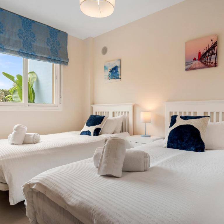 Elegant Apartment in Cortijo Del Mar Near Marbella & Estepona with Large Swimming Pool - Two-Bedroom Apartment - 4