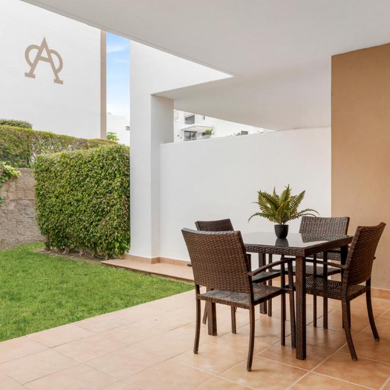 Elegant Apartment in Cortijo Del Mar Near Marbella & Estepona with Large Swimming Pool - Two-Bedroom Apartment - 8