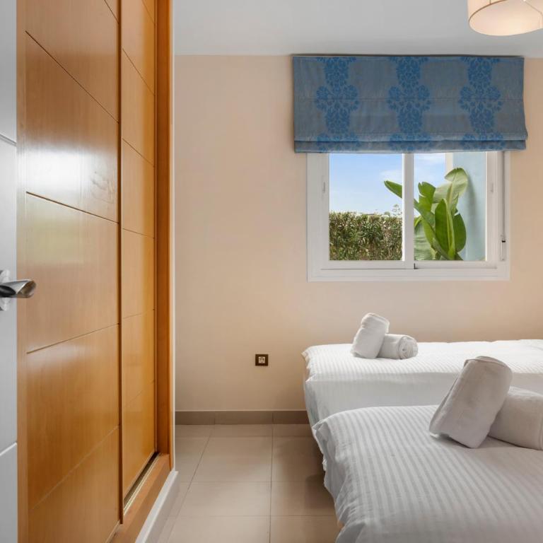 Elegant Apartment in Cortijo Del Mar Near Marbella & Estepona with Large Swimming Pool - Two-Bedroom Apartment - 11