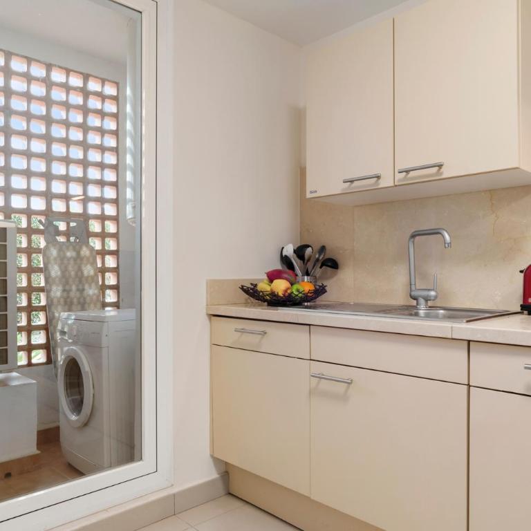 Elegant Apartment in Cortijo Del Mar Near Marbella & Estepona with Large Swimming Pool - Two-Bedroom Apartment - 12