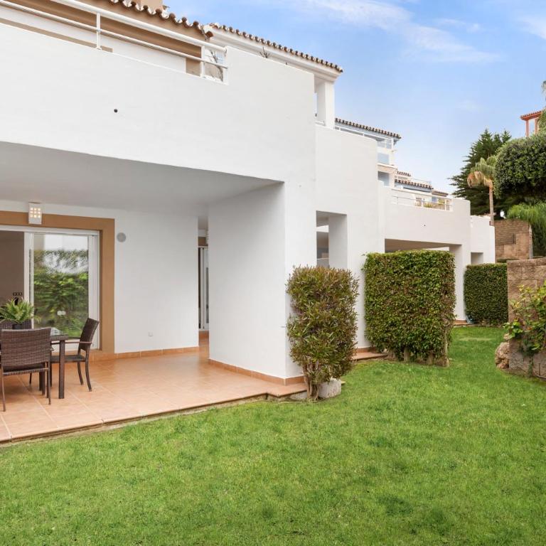 Elegant Apartment in Cortijo Del Mar Near Marbella & Estepona with Large Swimming Pool - Two-Bedroom Apartment - 21