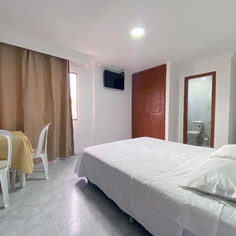 Apartaestudios Granada - Habitación Doble Económica - 1