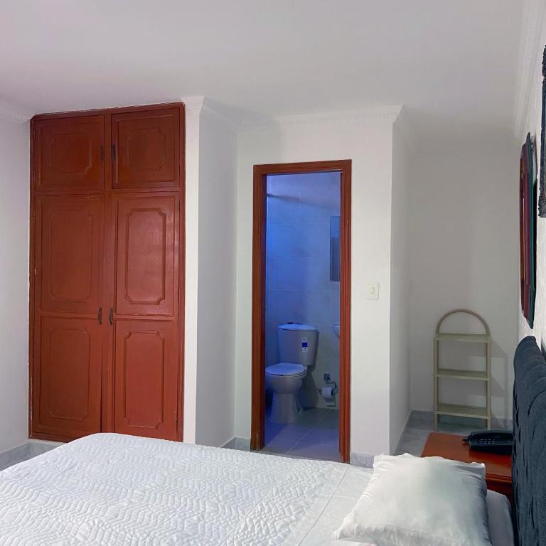 Apartaestudios Granada - Habitación Doble Económica - 2