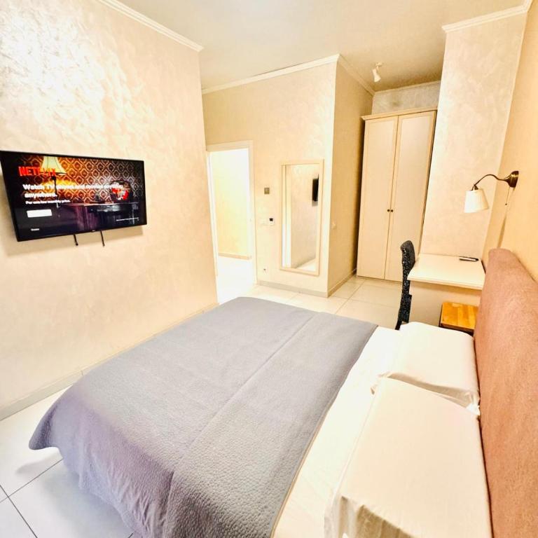 Dodo Holiday in Rome - Deluxe Double Room with Balcony - 7