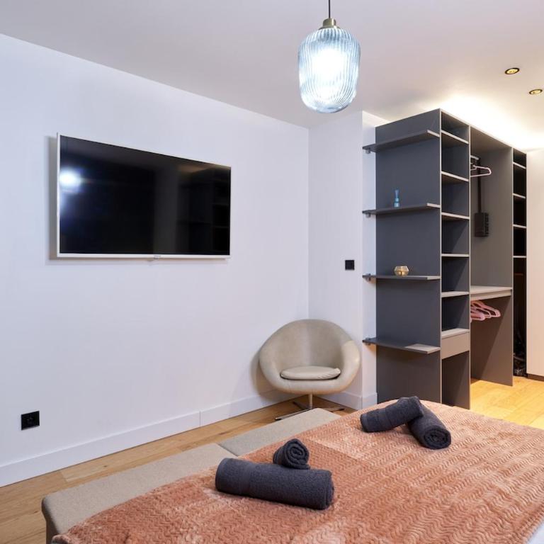 LE LUXURY LOFT - CENTER l DECEMBER MAR-KET l EUROPEAN PARLIAMENT l PARKING l NETFLIX - SPACIOUS & UNIQUE - LE LUXURY LOFT - CENTRE l MARCHÉ DE NOËL l PARLEMENT EUROPÉEN l PARKING l NETFLIX - SPACIEUX & UNIQUE - Two-Bedroom Apartment - 23