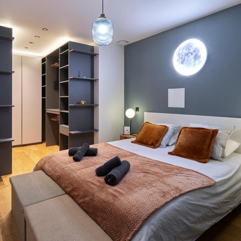 LE LUXURY LOFT - CENTER l DECEMBER MAR-KET l EUROPEAN PARLIAMENT l PARKING l NETFLIX - SPACIOUS & UNIQUE - LE LUXURY LOFT - CENTRE l MARCHÉ DE NOËL l PARLEMENT EUROPÉEN l PARKING l NETFLIX - SPACIEUX & UNIQUE - Two-Bedroom Apartment - 9