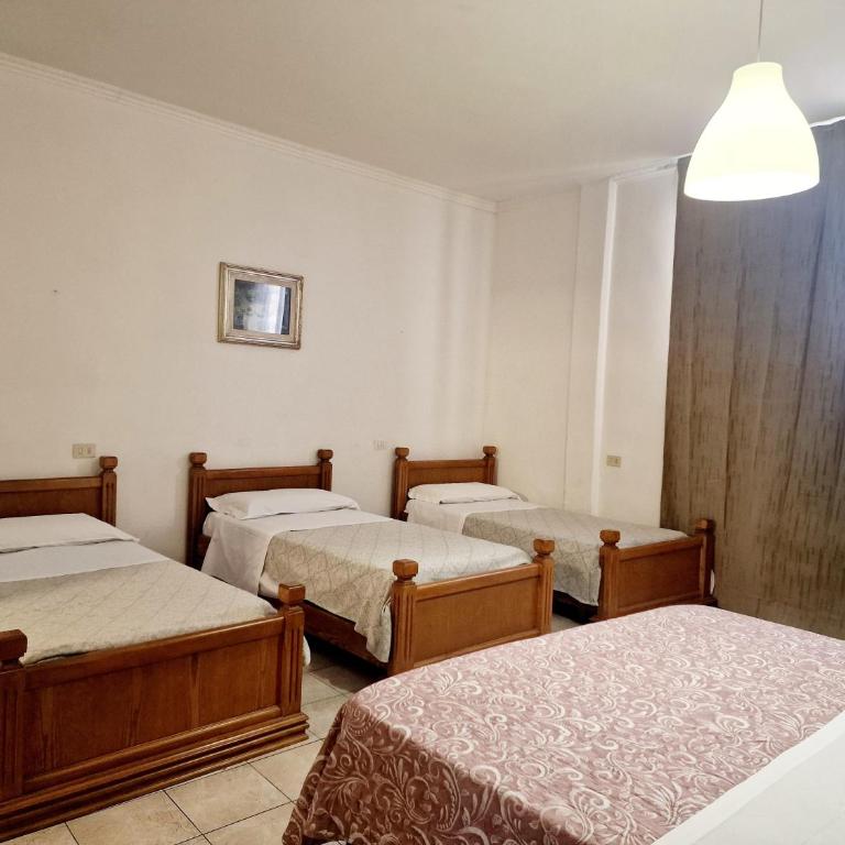 Hotel Firenze 2000 - Camera Familiare con Bagno Privato - 1
