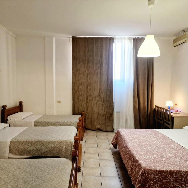 Hotel Firenze 2000 - Camera Familiare con Bagno Privato - 4