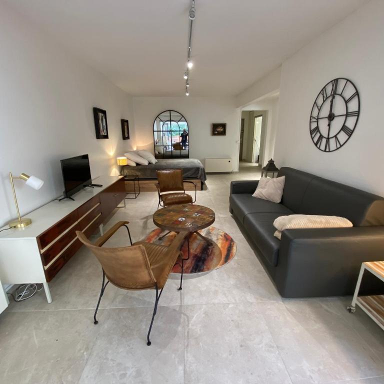 Spacieux studio rénové avec terrasse et parking privé - FR-1-374-99 - Studio - 5