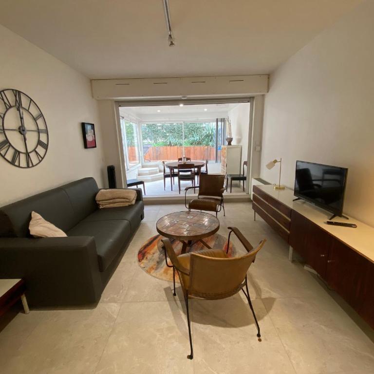 Spacieux studio rénové avec terrasse et parking privé - FR-1-374-99 - Studio - 6