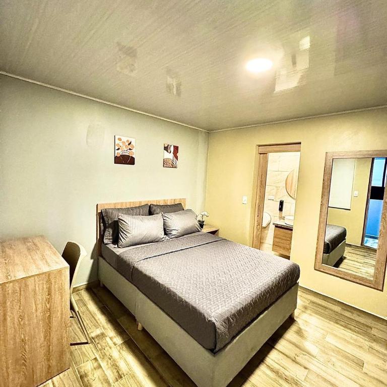 Hostelfc Santa Barbara - Double Room with Private Bathroom - 25