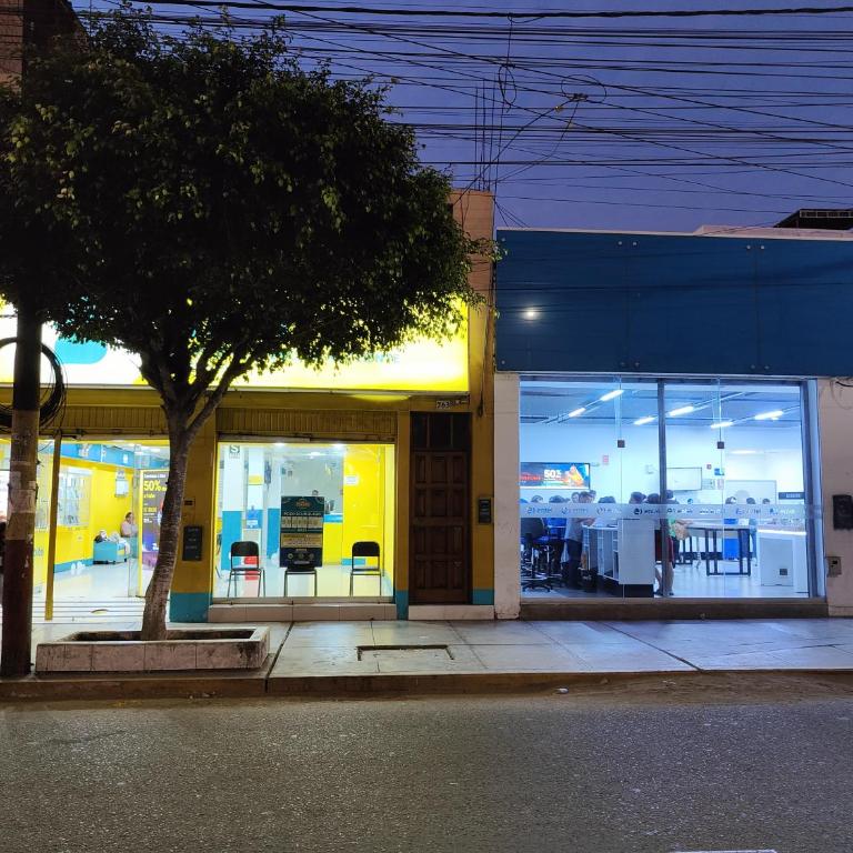 Departamento central Lin - Three-Bedroom Apartment - 12