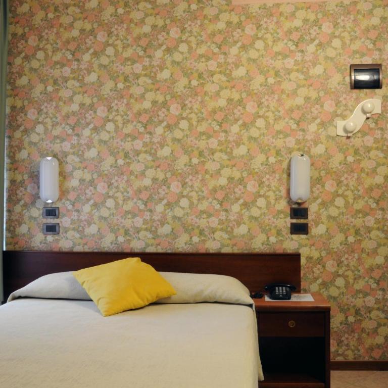 Hotel Button - Camera Matrimoniale Economy - 4