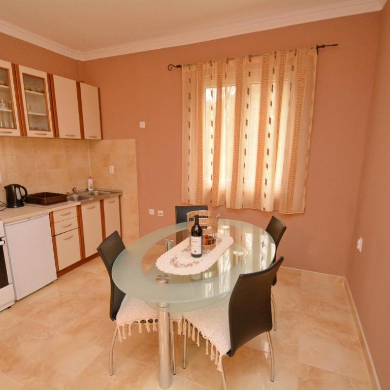 Marinero Apartments - Apartment with Balcony - 8