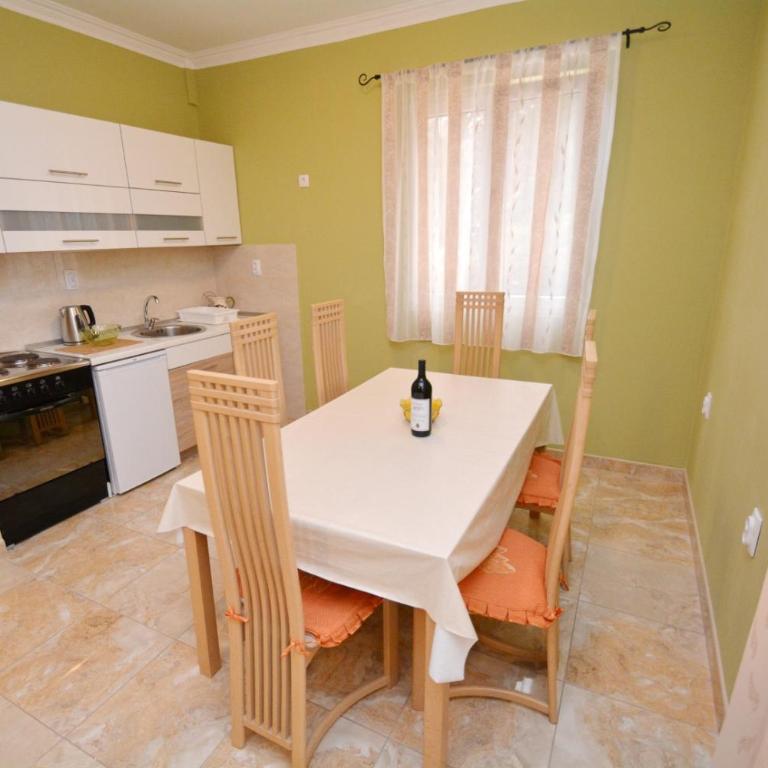 Marinero Apartments - One-Bedroom Apartment - 7