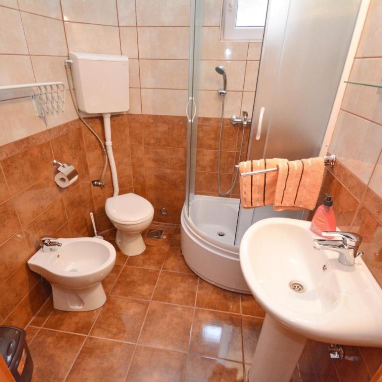 Marinero Apartments - One-Bedroom Apartment - 9