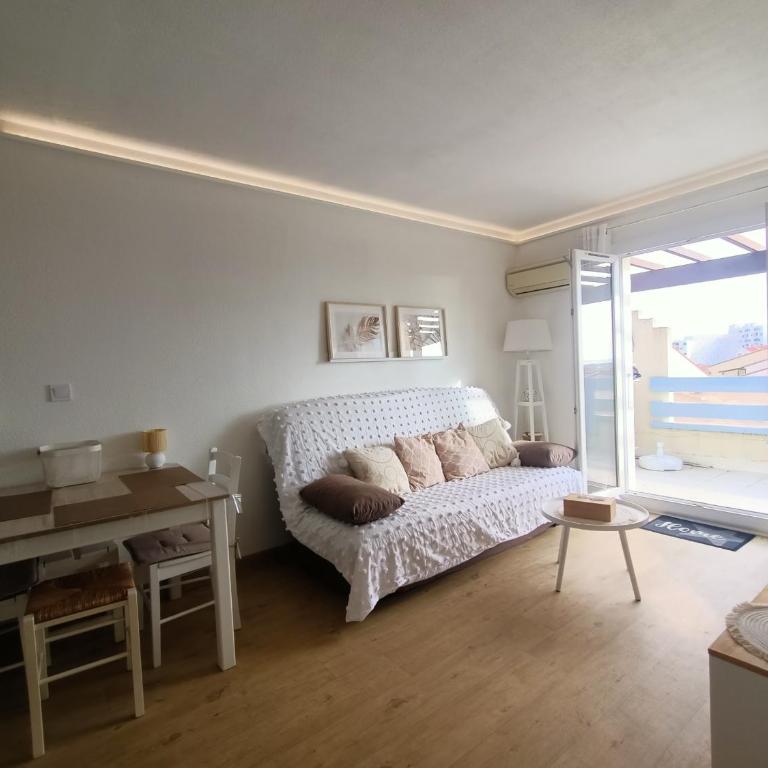 Beau T2 Climatisé avec Terrasse et Parking - FR-1-799-49 - Apartment - 4