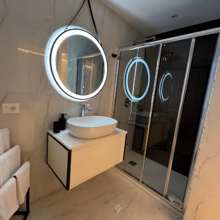 Luxury Home Station - One-Bedroom Apartment - 27