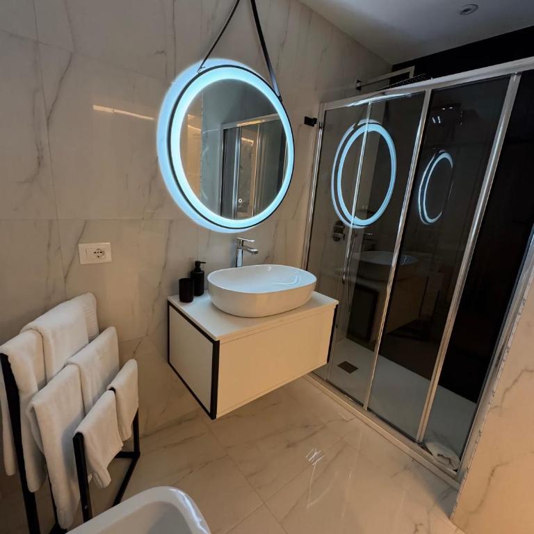 Luxury Home Station - One-Bedroom Apartment - 29
