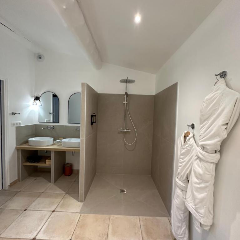 Mas des Romarins, The Originals Relais - Chambre Familiale - 4