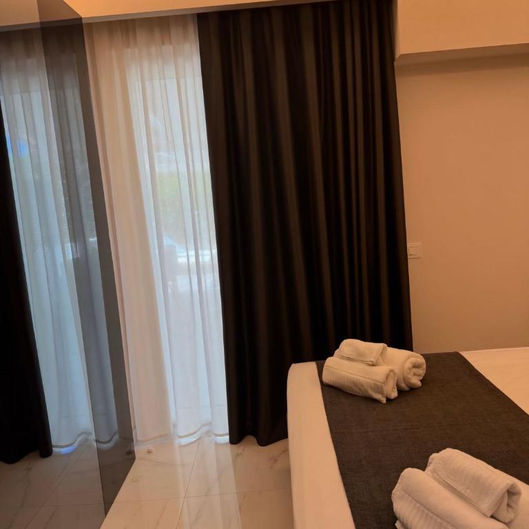 Luxury Home Station - One-Bedroom Apartment - 11