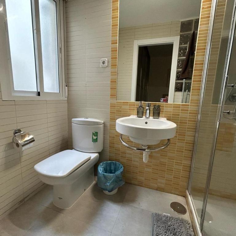 Habitaciones en Embajadores - Habitación Doble con baño privado - 4